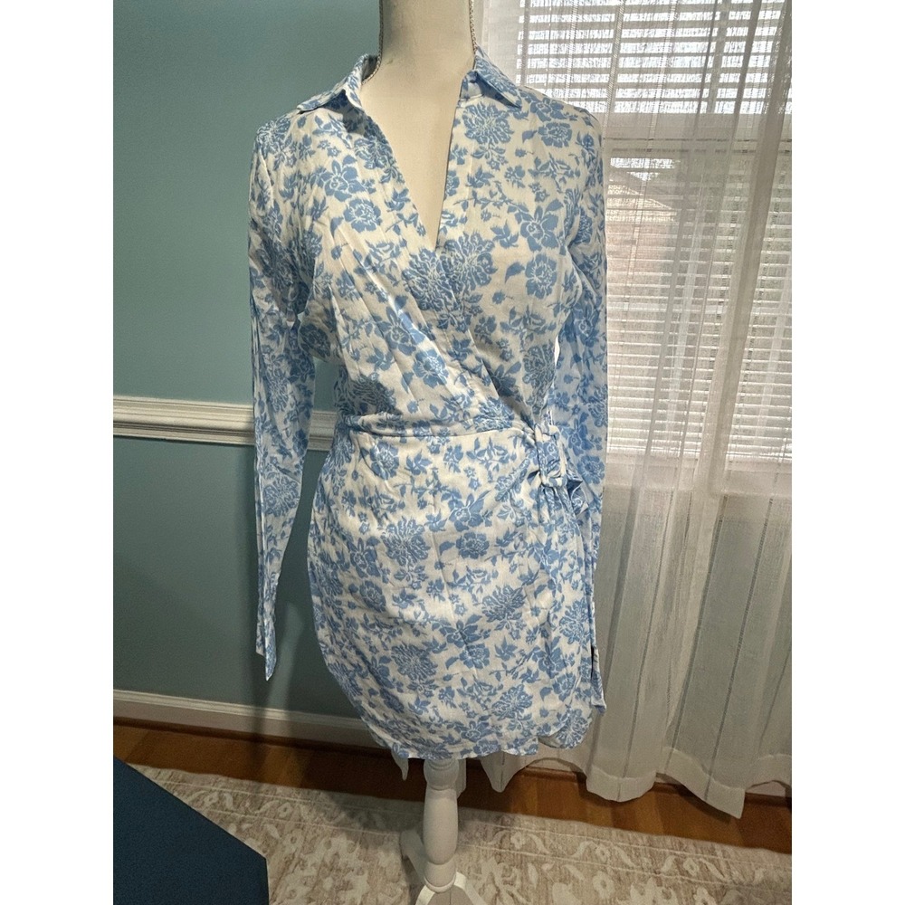 Lulus Blue White Floral Long Sleeve Wrap Mini Dress Cotton Buckle Detail NWT L - Picture 5 of 10